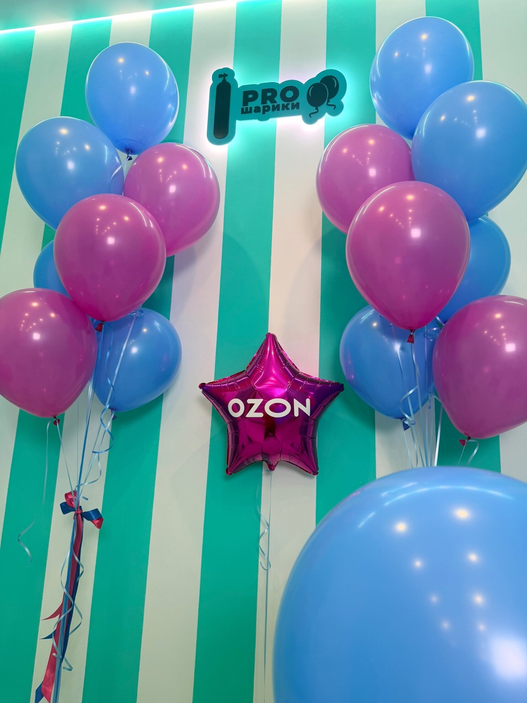 Оформление помещения OZON воздушными шарами