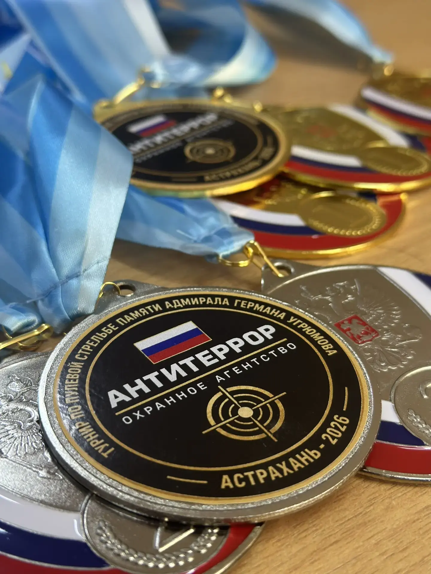 Памятные медали турнира с символикой охранного агентства Антитеррор