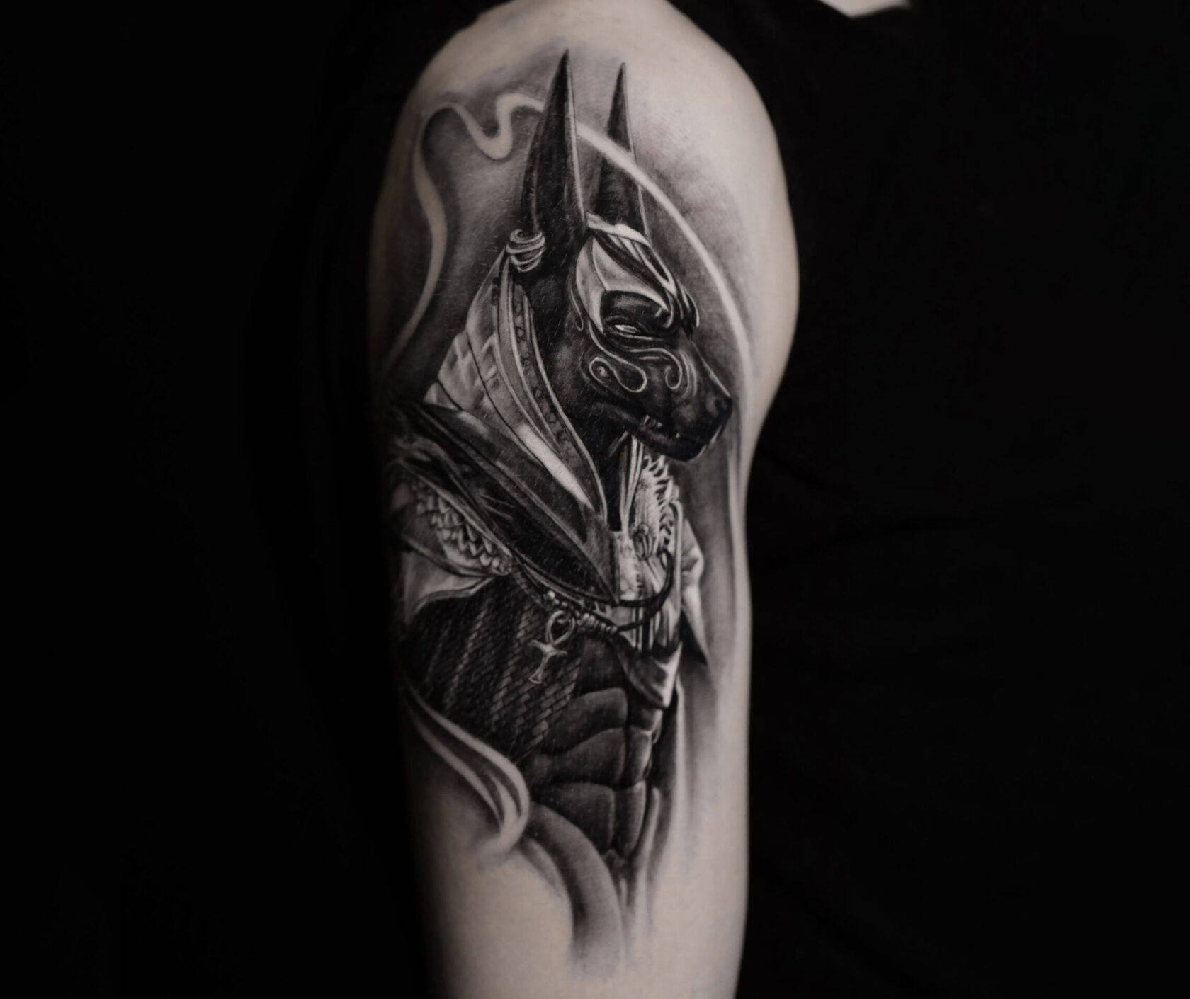 тату треш полька, черно-белое тату, тату в черно-белом стиле, реализм тату, татуировка в ростове, тату ростов-на-дону, татуировка, тату студия ростов, лаки стайл тату, исправление перекрытие тату