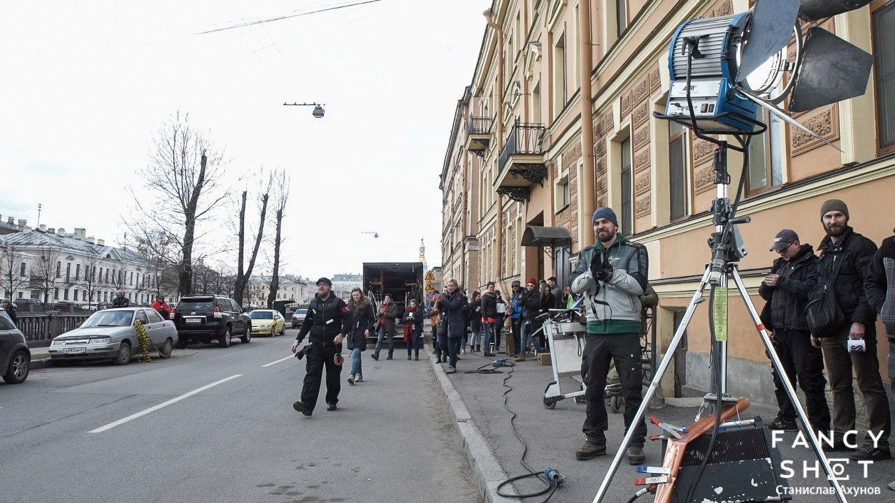 Ленинград в питере пил. Съемочная группа в Питере. Съемки в Питере. Процесс съемки в Питере. Съемочная группа клипа.