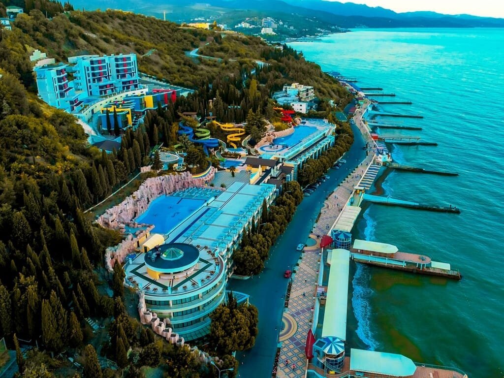 Аквапарк «Миндальная роща» в Алуште