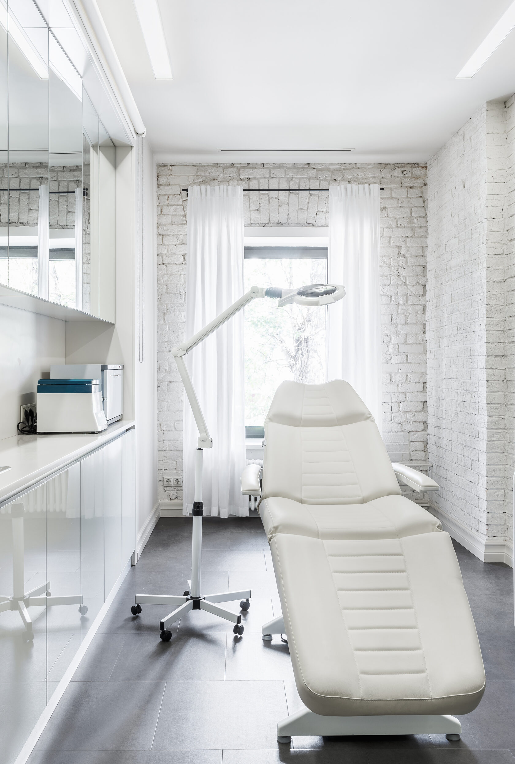 Салон красоты buro beauty в дрим хаусе. Beauty buro калининград. Buro beauty салон. Салон buro beauty интерьер. 7 фото.