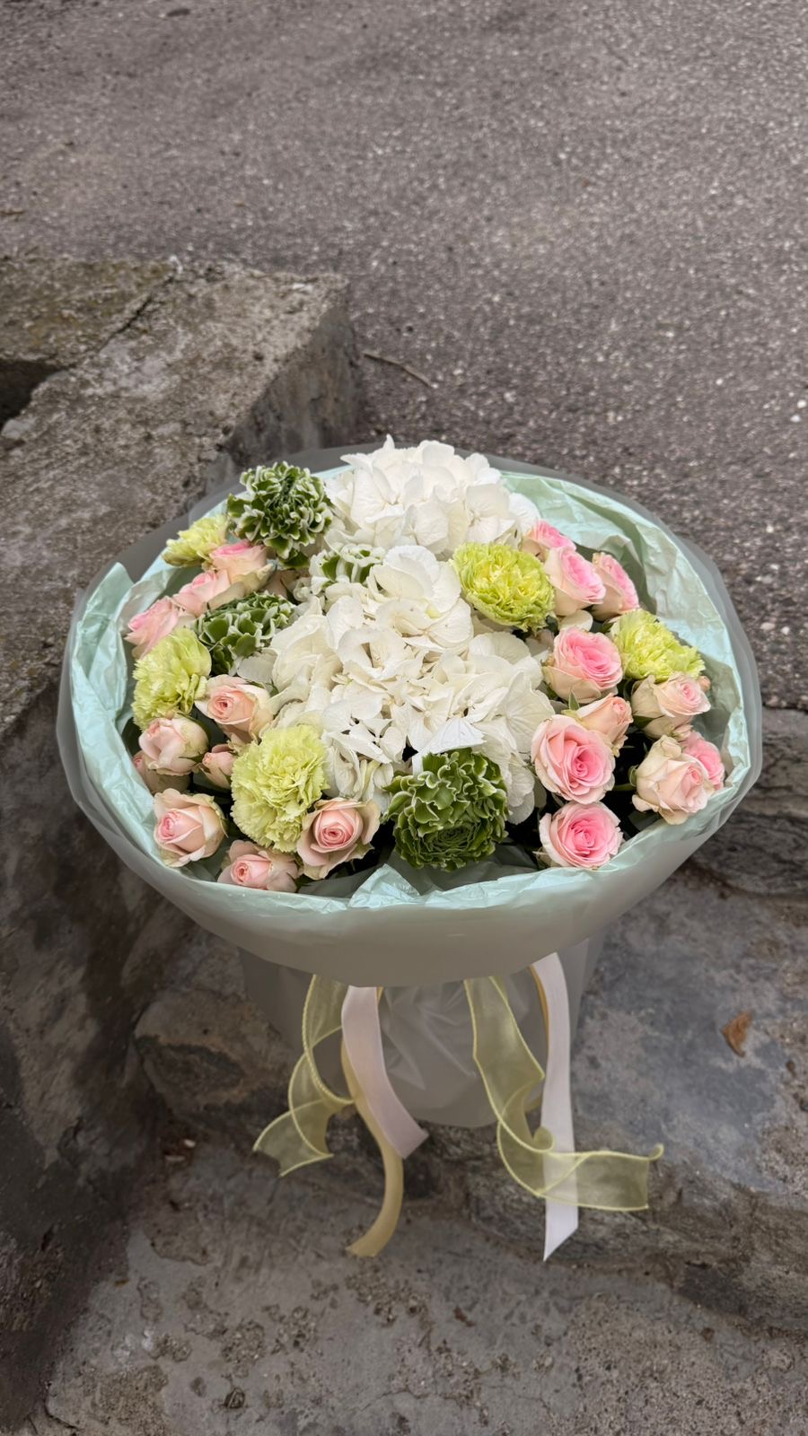 Букет с ранункулюсами с быстрой доставкой в Пятигорске