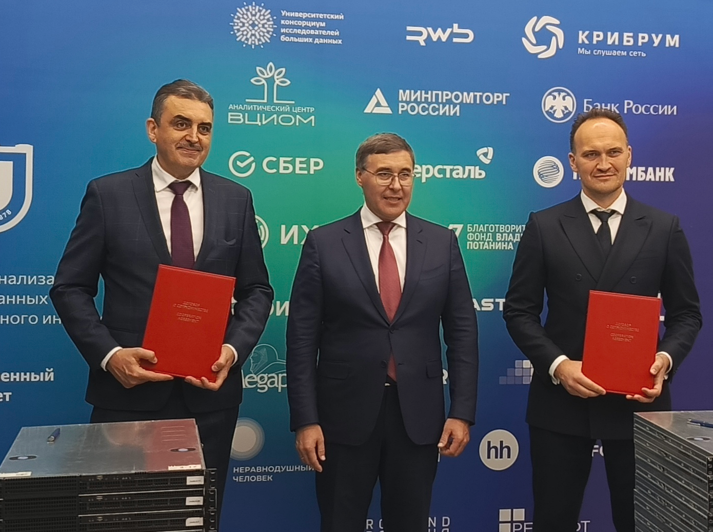 Подписание соглашения о сотрудничестве между ХайТэк и ТГУ