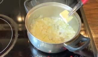 Приготовление крем-супа из цветной капусты со сливками: шаг 4