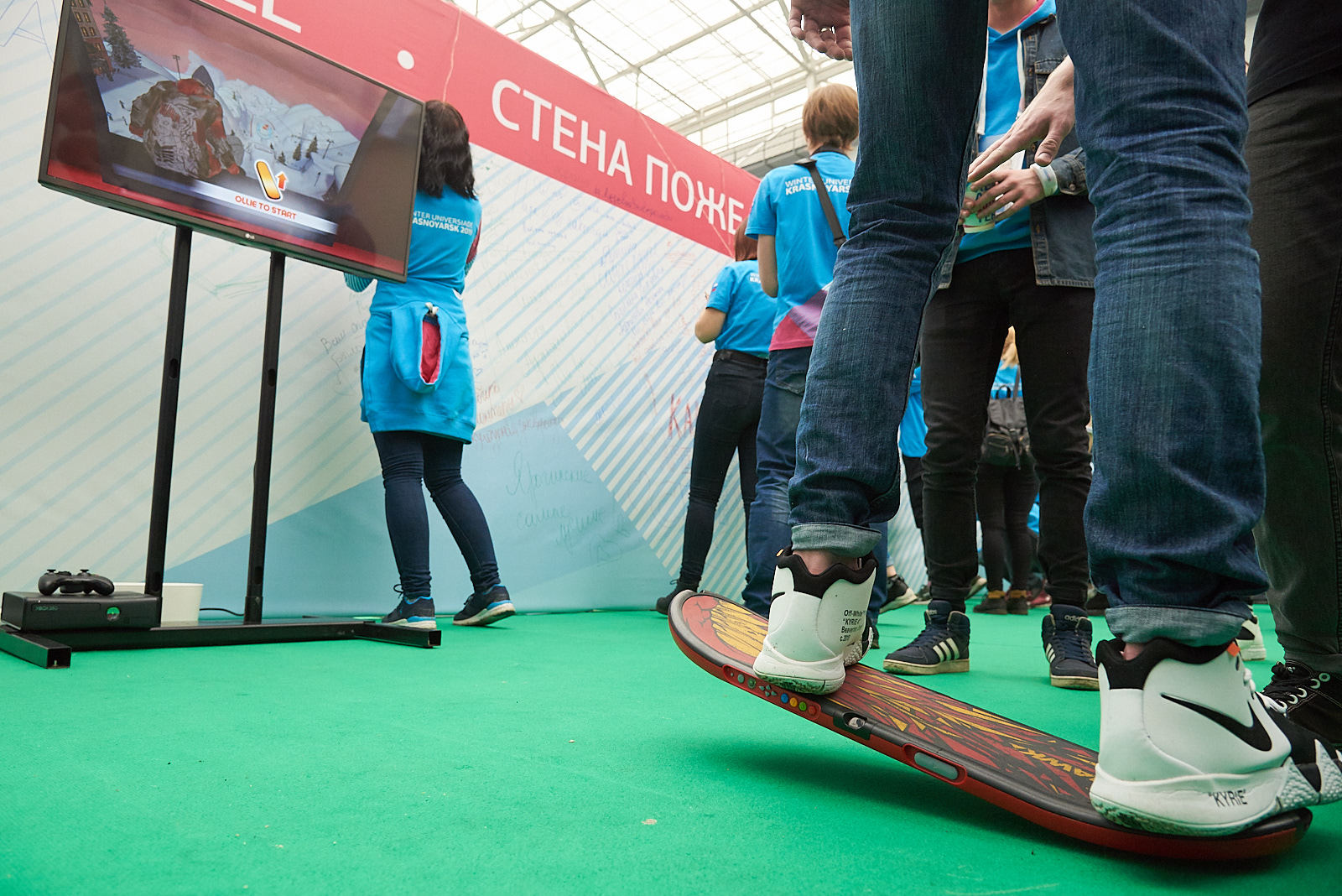 Vr сноуборд. Игра про сноубордера. Симулятор сноуборда аттракцион. Симулятор сноуборда. Симулятор сноуборда.