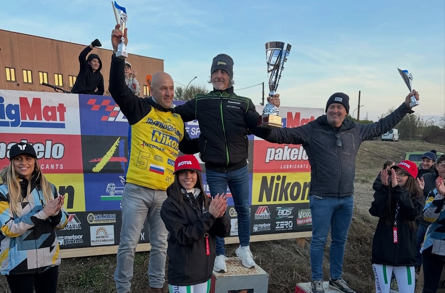 Сергей Гарин на подиуме «TransBorgaro Motocross Legends 2025» в Италии