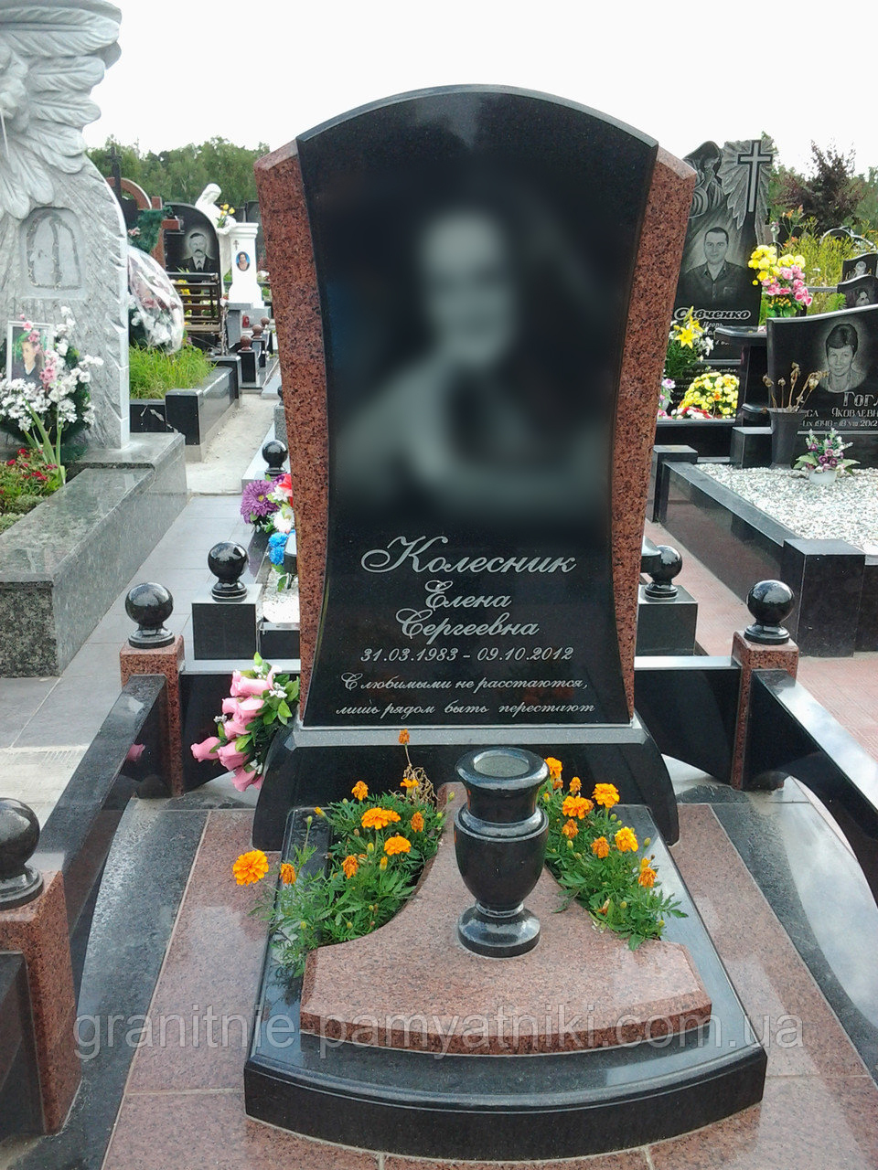 фото памятников на кладбище для женщины спб