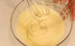 Приготовление оладий с тыквой на кефире: шаг 7