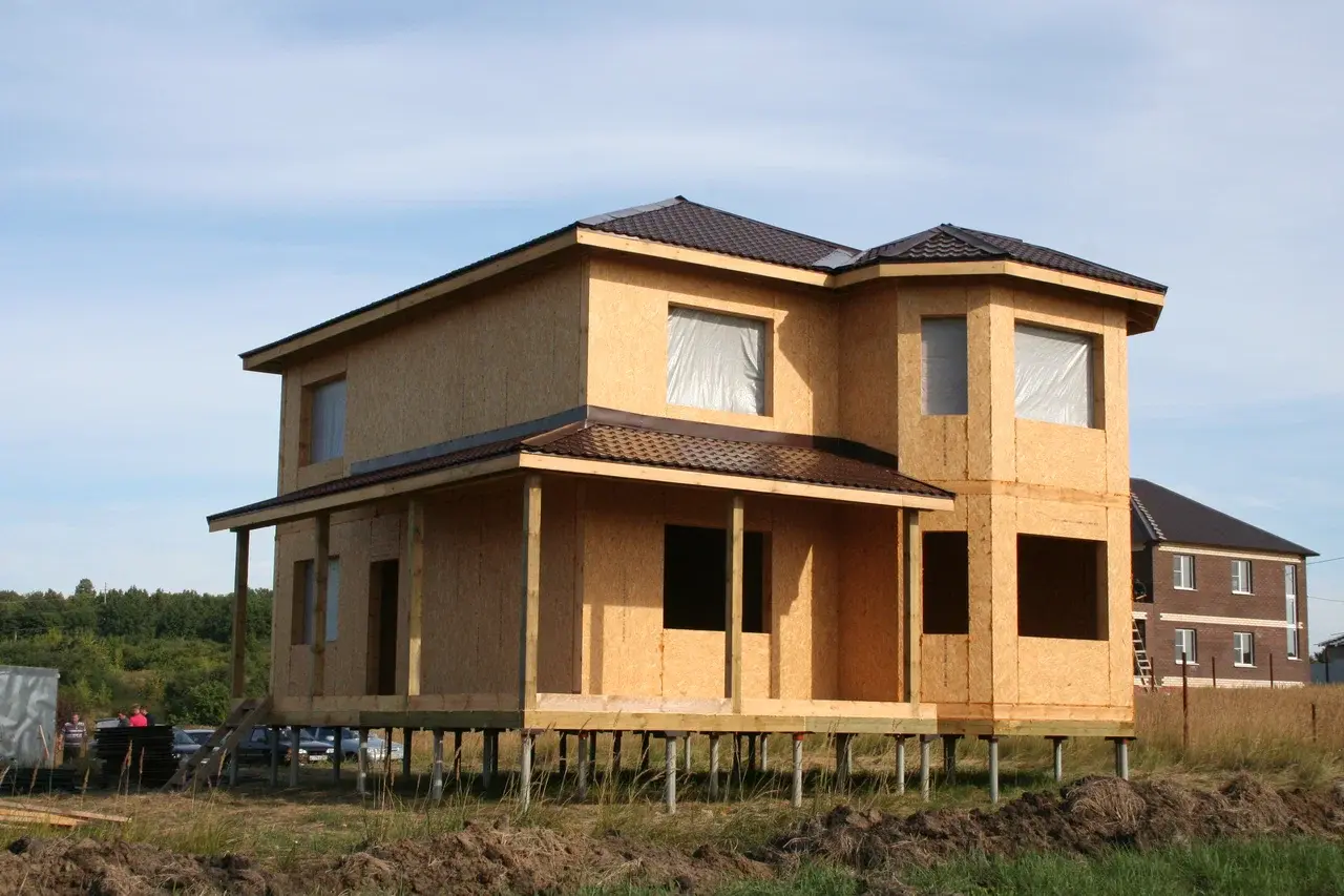 Самостоятельная сборка домокомплекта из SIP-панелей GoodWellHouse. Подробные инструкции и качественные материалы для Ростова, Волгограда, Краснодара.