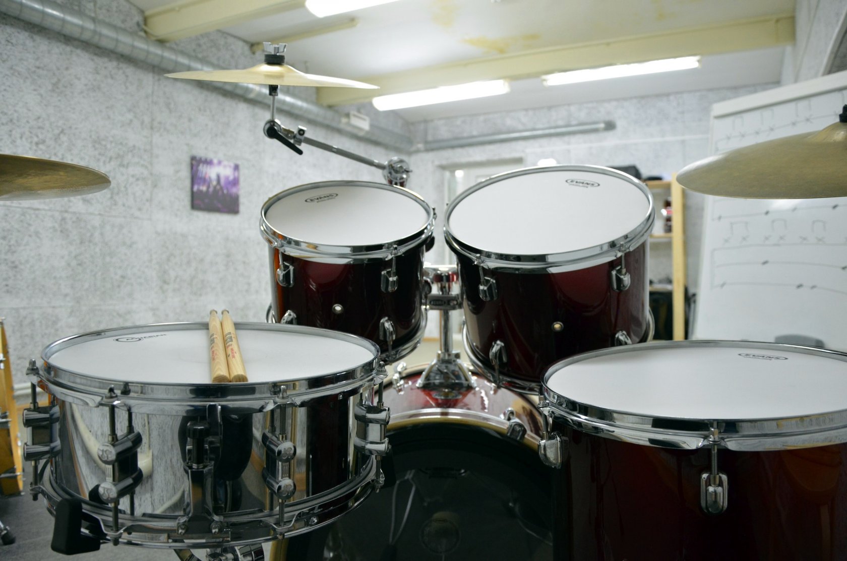 I wanna be your slave drum. I wanna be your slave drum. Барабаны гитара вокал. Выучиться на барабанщика. Обучение барабанам спб.