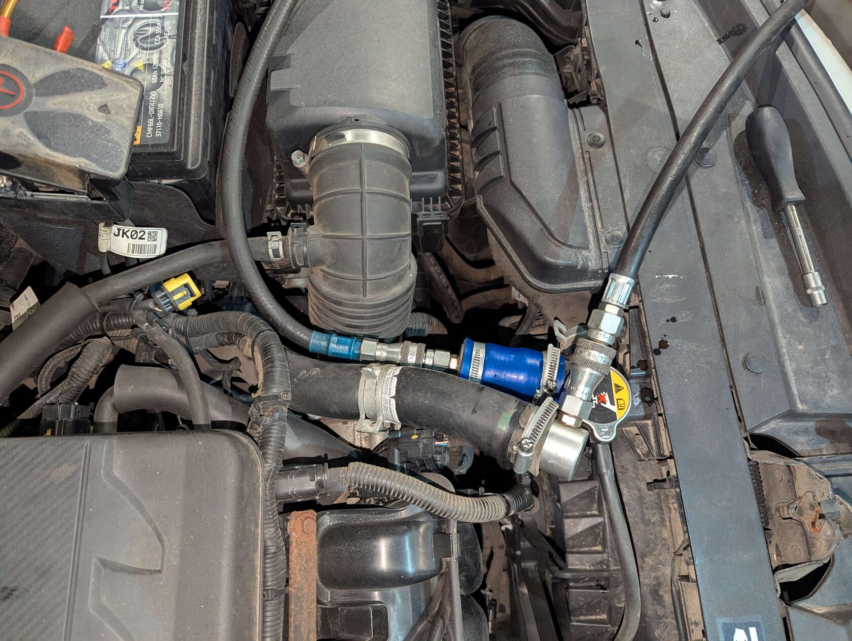 Подключаем станцию по аппаратной замене антифриза к верхнему патрубку