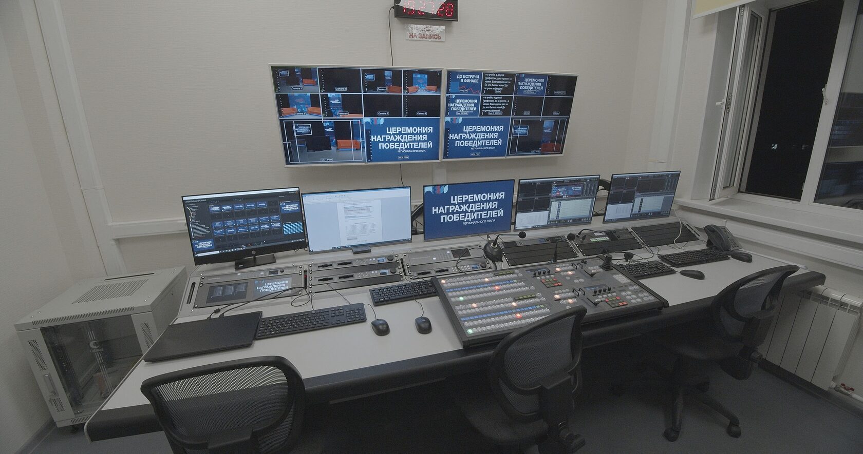 Дизайнерская мебель для школы. Медиацентр в школе проект. Оборудование для медиацентра. Оборудование для медиацентра в школе. Оборудование для школьного медиацентра.