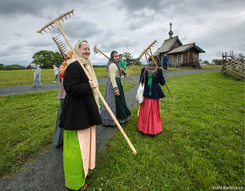 Фестиваль в карелии. Культура Карелии Кижи. Карелы Кижи народ. Кижи фольклор. Кижи фестивали.