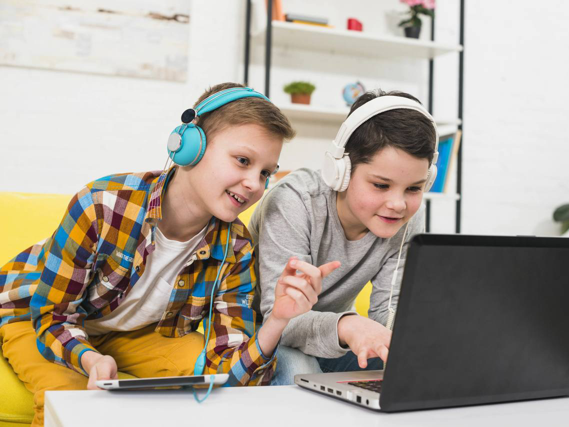 фото нанесения макияжа на лицо девушки 