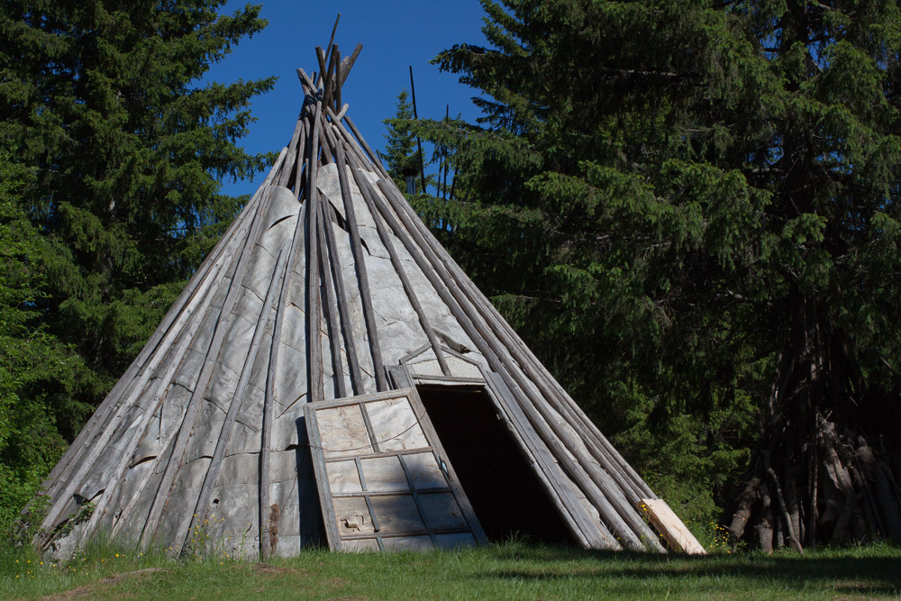 Ханты-мансийск музей под открытым небом торум маа. Ханты мансийск музей этнографический под открытым небом. Ханты мансийск музей этнографический под открытым небом. Музей под открытым небом ханты-мансийск. Торум маа ханты.