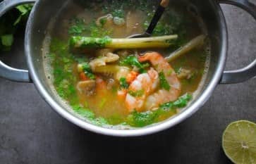 Приготовление супа Том ям с креветками и грибами: шаг 13