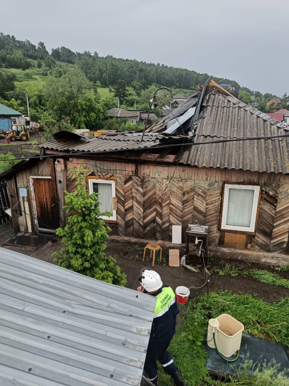 Кемеровские городские службы устраняют последствия вчерашней грозы и  шквалистого ветра - Татьяна Вишневская