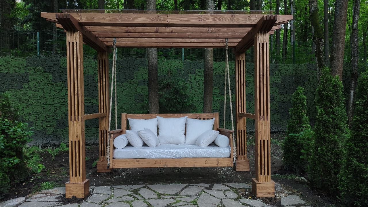Air Sofa — в саду с подушками