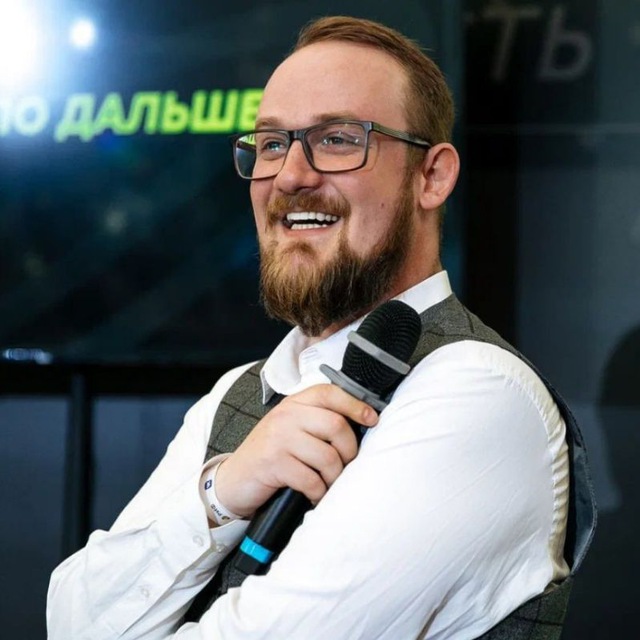 Илья Комаров