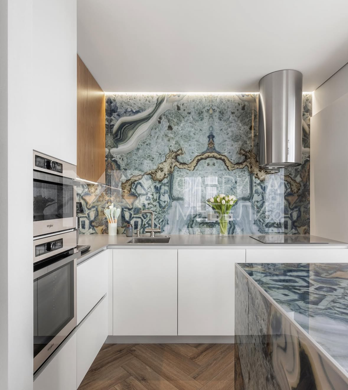 угловая кухня без верхних шкафов