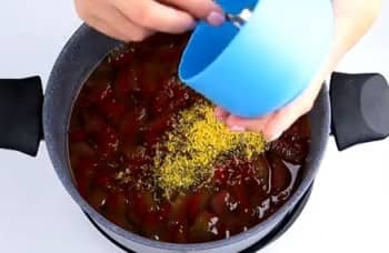 Приготовление варенья из арбузных корок: шаг 13