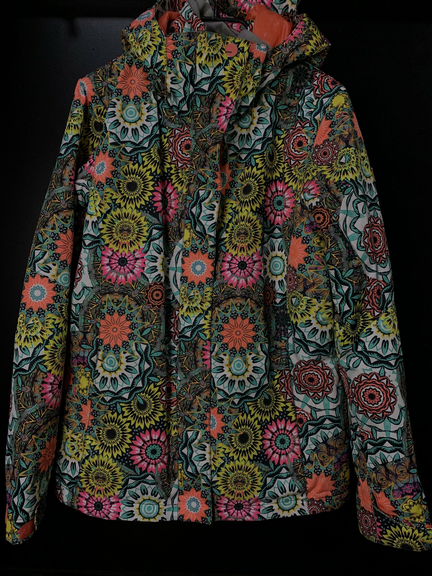 Прокат горнолыжной одежды в Омске - Куртка Roxy, орнамент