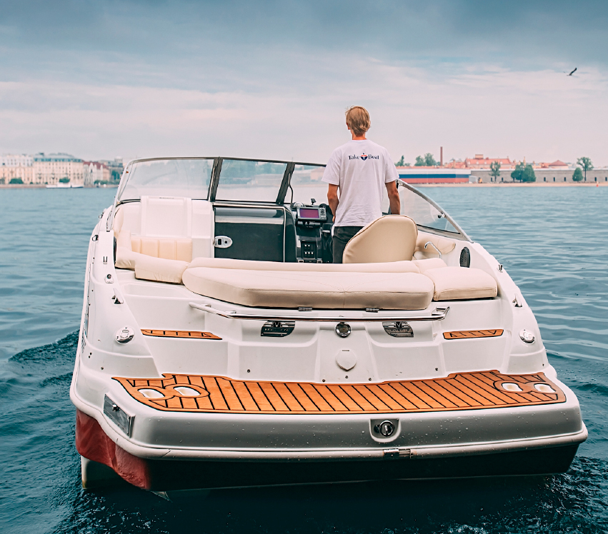 Катер Эйфория - площадка для отдыха