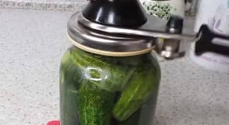 Приготовление маринованных огурцов на зиму по-болгарски: шаг 12