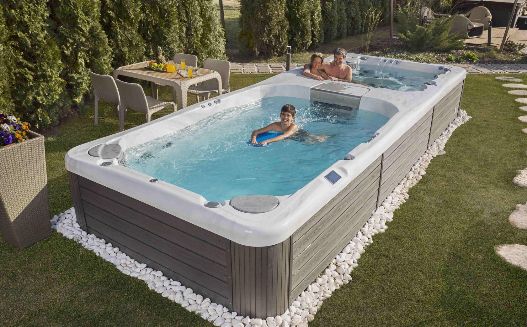 люди в бассейне 