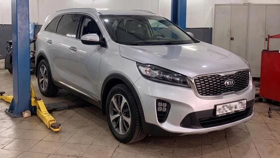 Kia Sorento в боксе техцентра Акпп-Сервис Москва