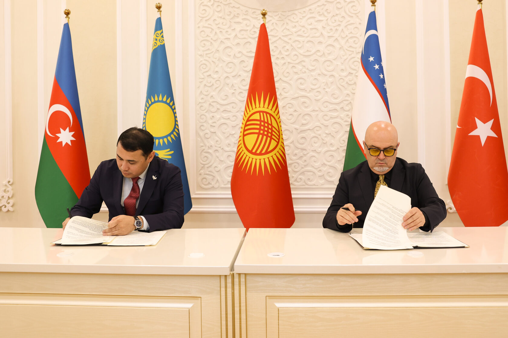 Жалаңаш емізік фотосының басып шығарылатын нұсқасы