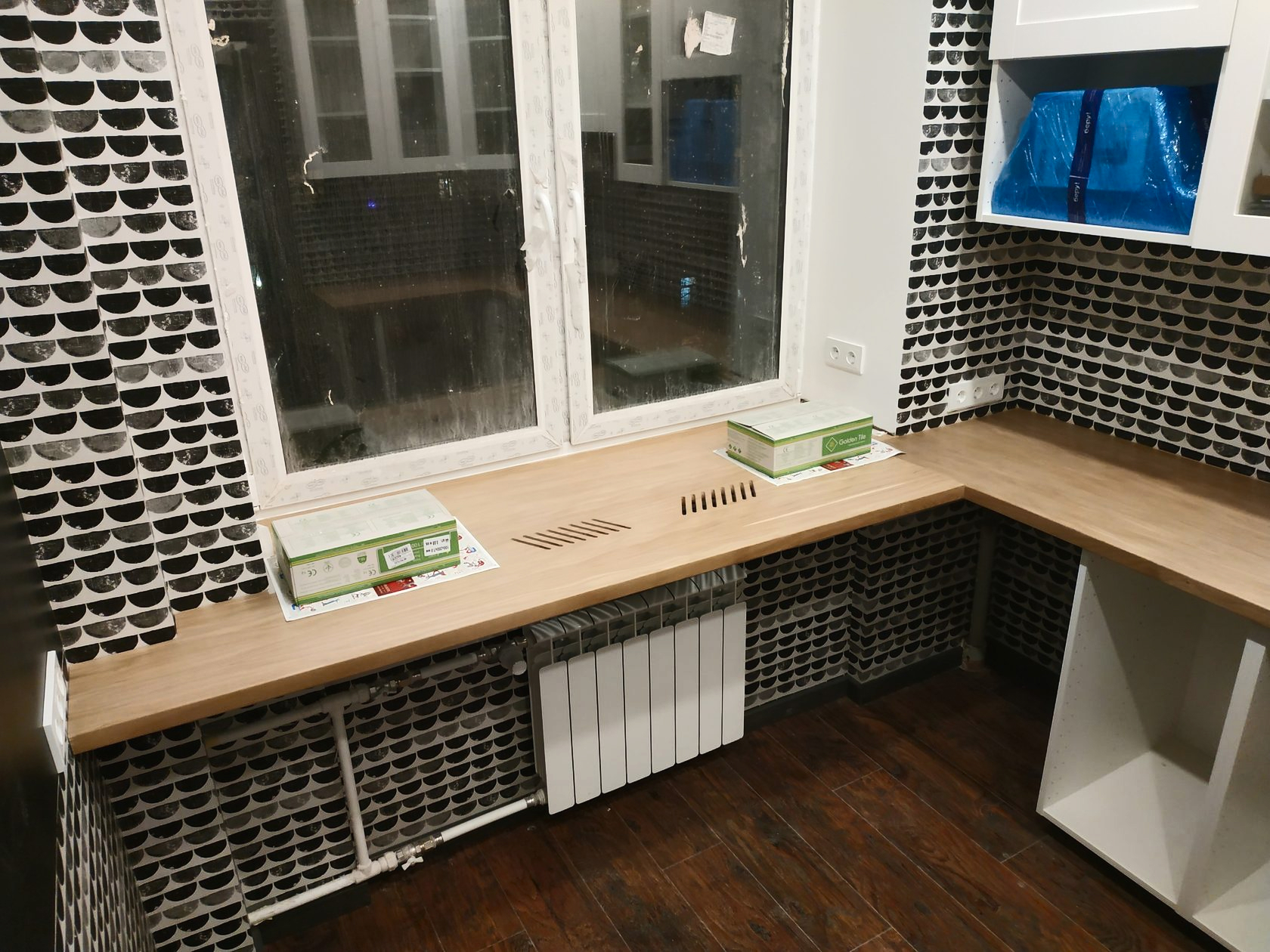кухонный стол совмещенный с подоконником
