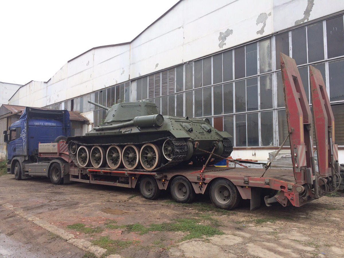 Камаз 65225 танковоз. Трал для танков. Трал для перевозки танков камаз. Перевезти танк. Трал для перевозки танков.