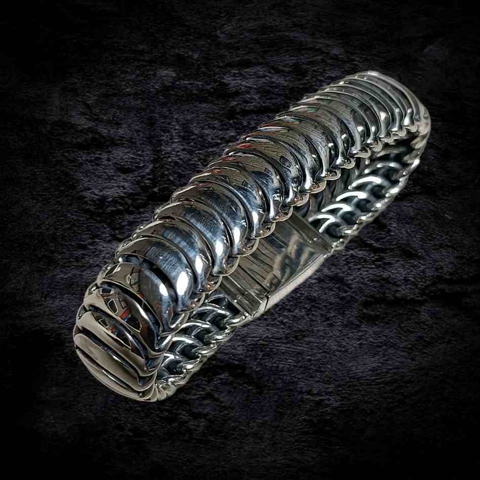массивный мужской браслет, браслет из серебра, брутальный браслет.