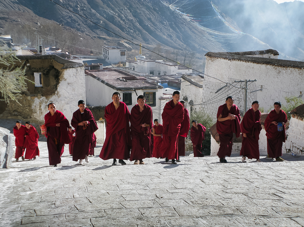 Включи тибетскую. Дирапук Тибет монастырь. Концерн Тибет 1994. Путешествие в Тибет. Тибет тур.