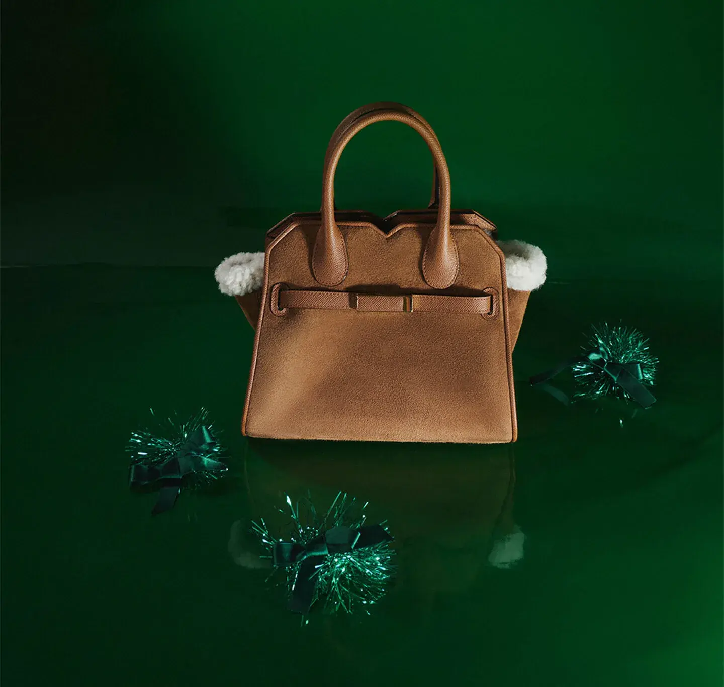 Valextra The Milano An exquisite ode to material innovation, the Milano has been transformed with an indulgent tactility that brings the savoir faire of the Valextra atelier to the mountain slopes. Completely linked with shearling, it is irresistibly soft, defining cold-weather sophistication.