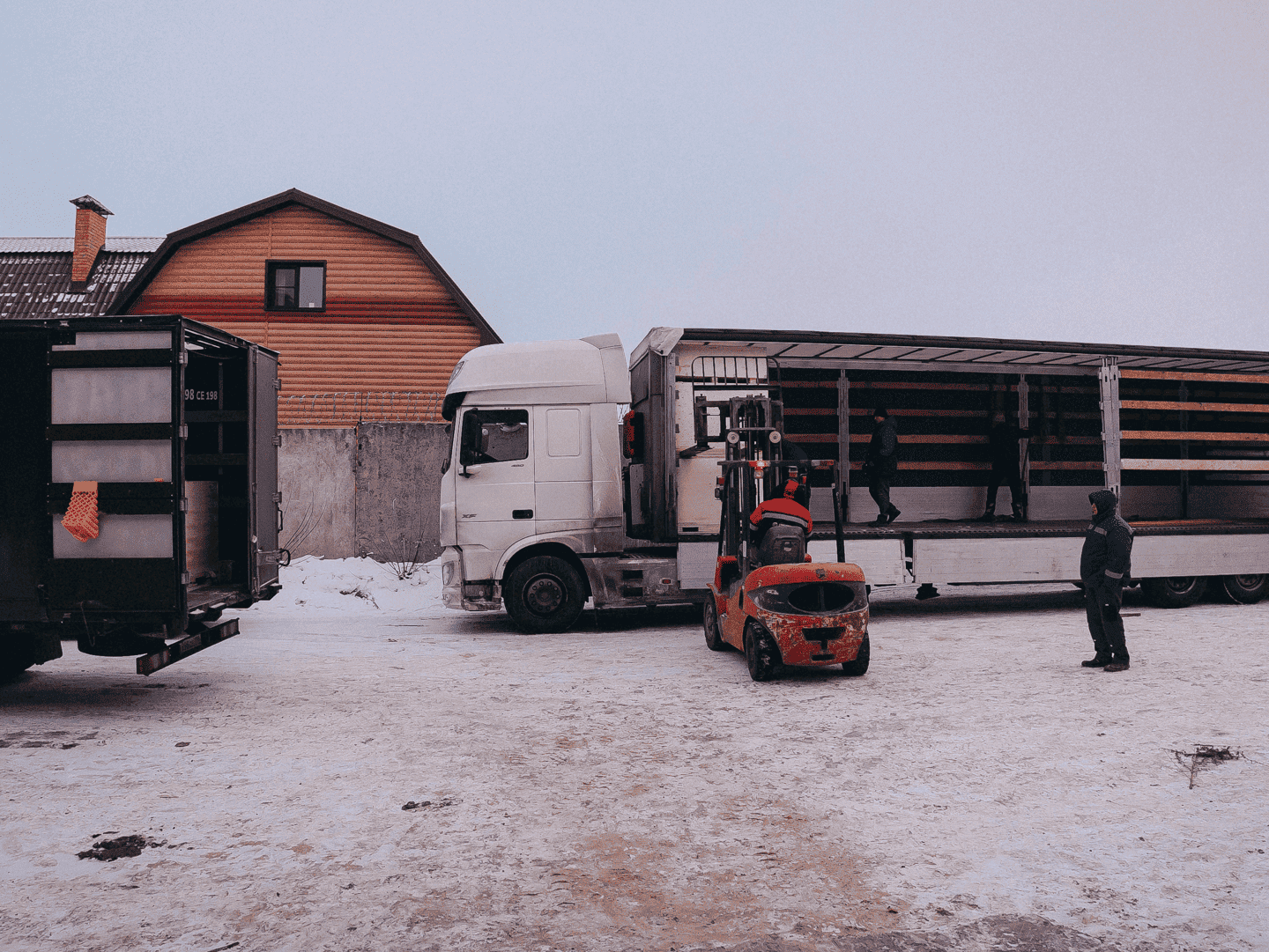 Разгрузка фуры