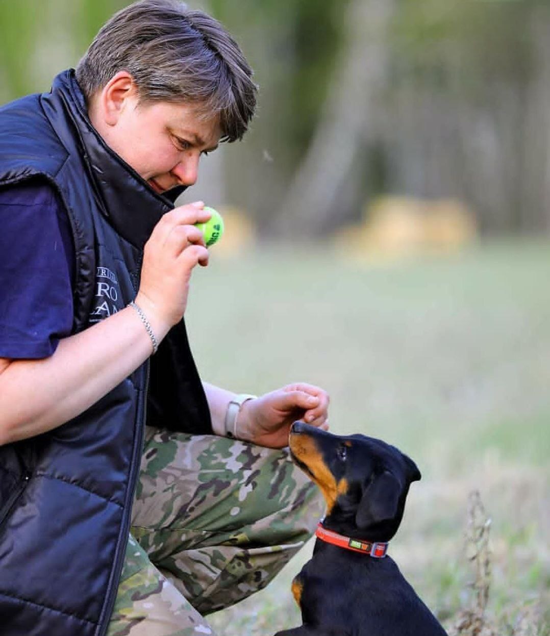Занятие на концентрацию внимания с аппортировочным предметом. Лариса Щербакова и Акбеон Вендетта ВВ