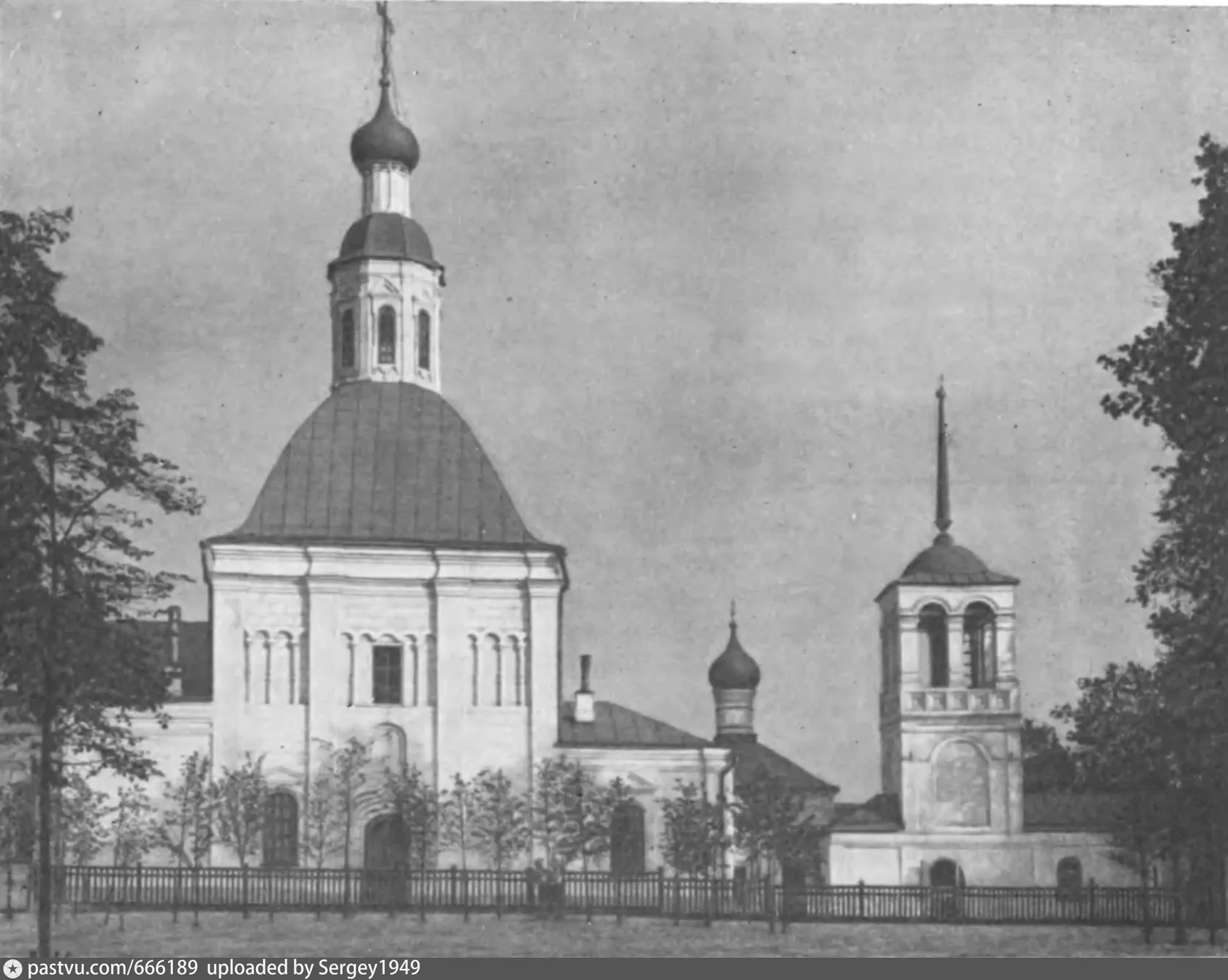 Обложка: 12. Спасский холм