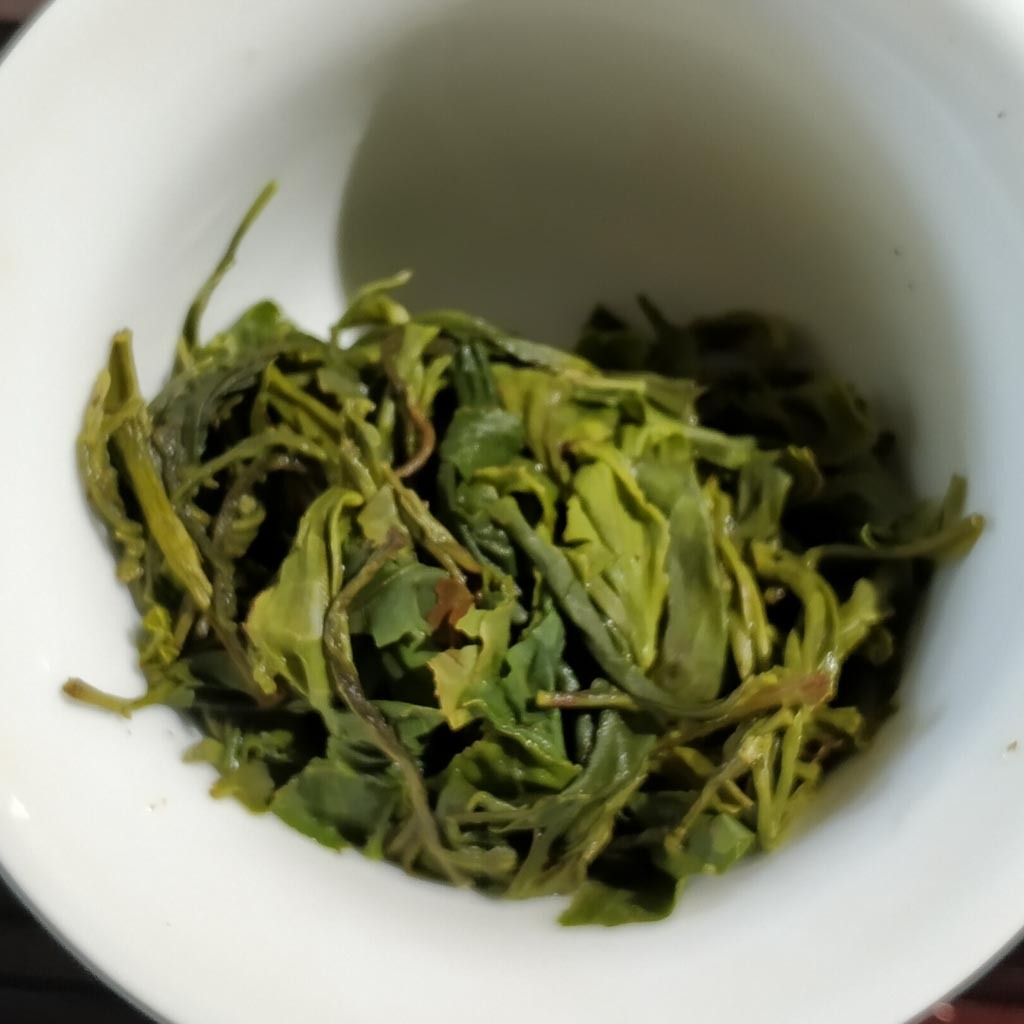Large Hydrated Yunnan Tea Leaves