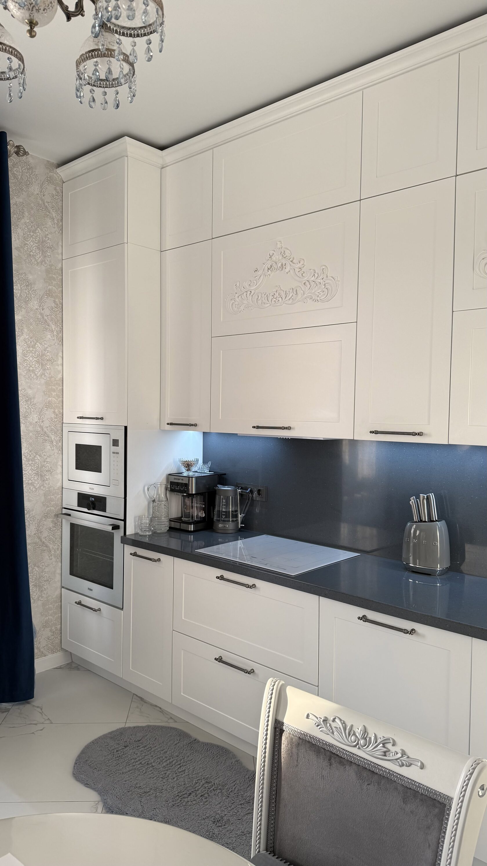 Кухня МДФ-эмаль с авторской лепниной на фасадах — Краснодар