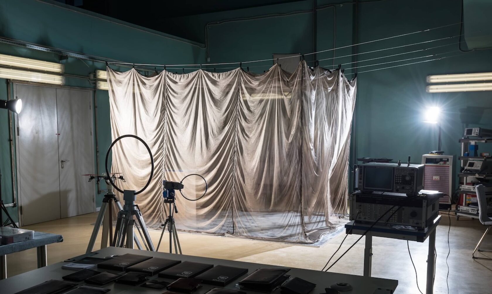 Высокоэффективная металлическая ткань для подавления Wi-Fi, GPS, Bluetooth и мобильных сигналов