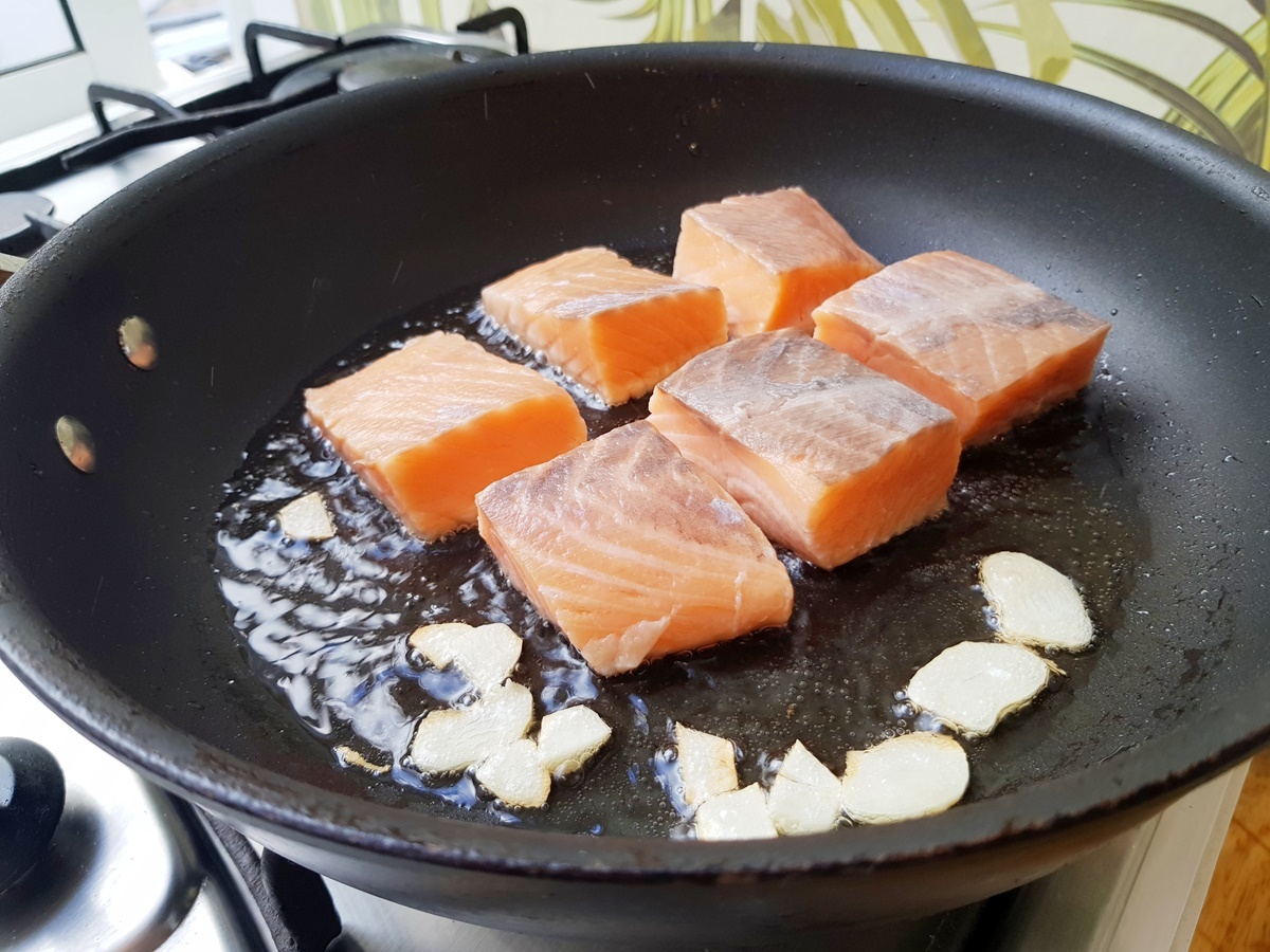 Жарка на сковороде лосось