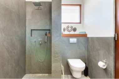 jendela house full bathroom2