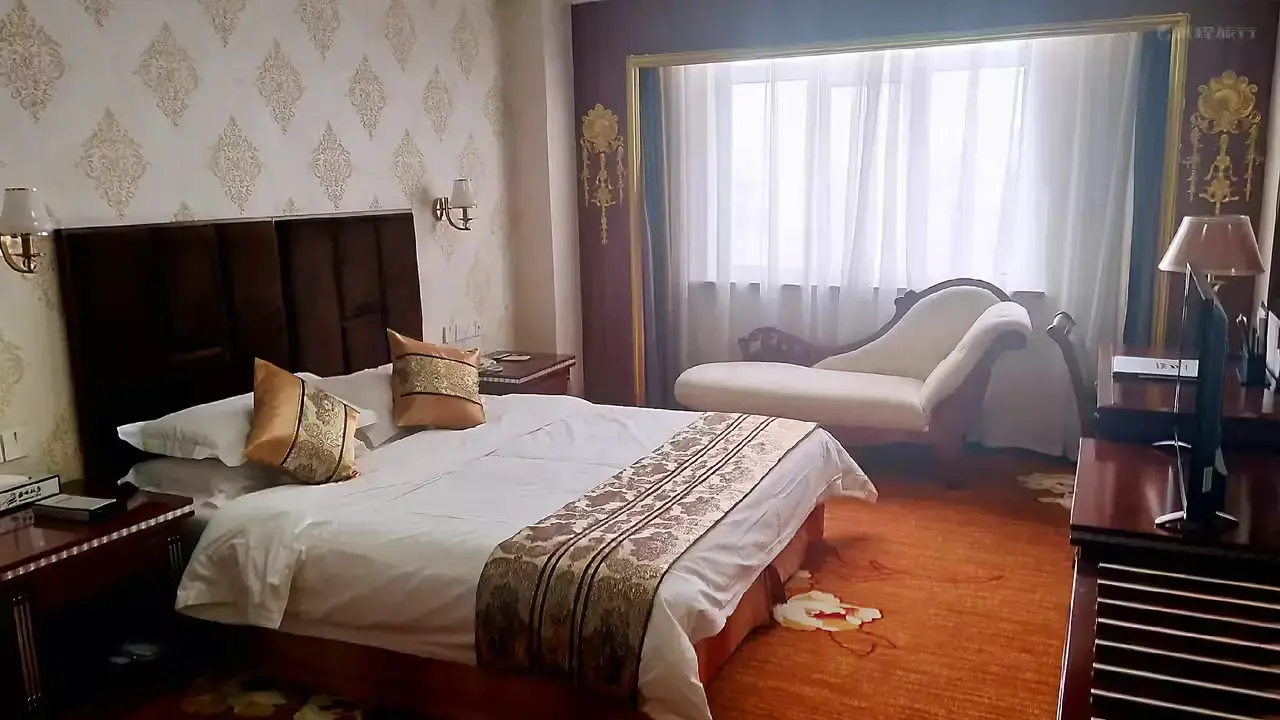 Номер Интуриста с кушеткой у окна