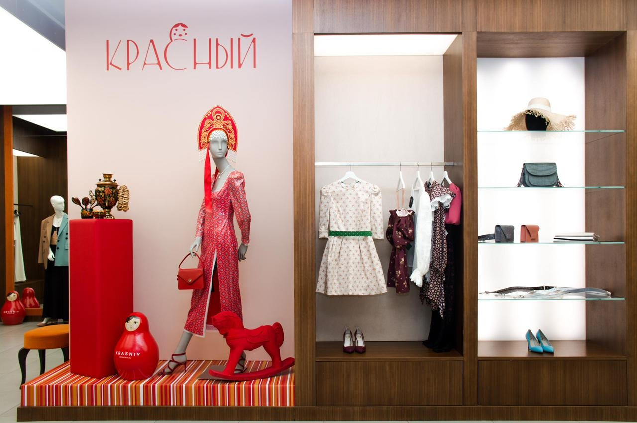 Boutique казань. Красный бутик. Платья Санкт Петербург бутик на Невском российский дизайнер. Бутики на большой красной Казань. Red Boutique.