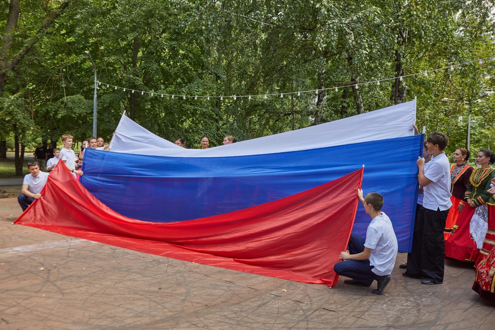 Праздничная программа