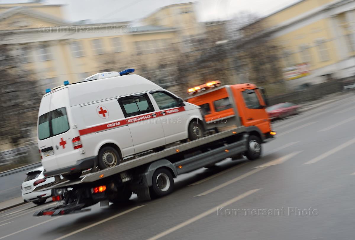 Эвакуатор для автомобиля скорой медицинской помощи