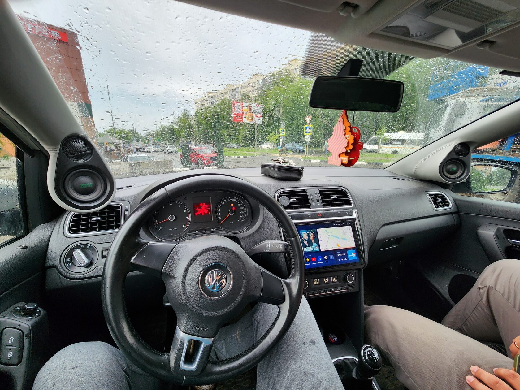 установка автозвука Volkswagen Polo 5